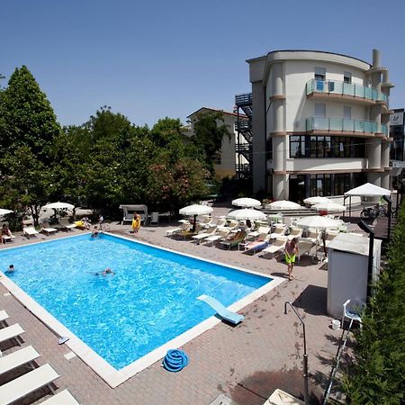 Hotel Capitol San Mauro Mare Екстер'єр фото