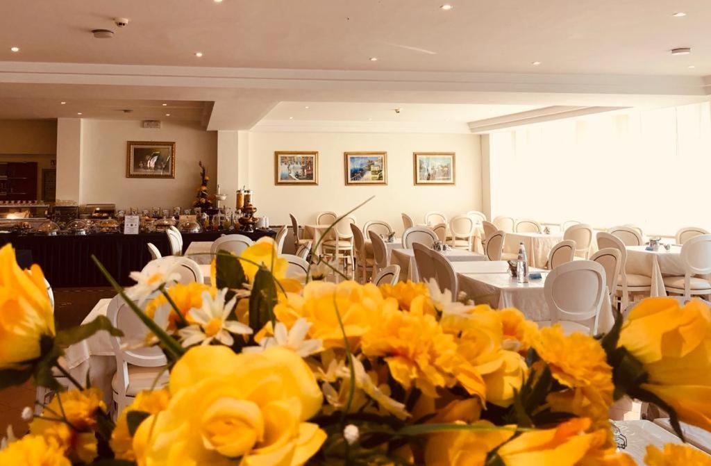 Hotel Capitol San Mauro Mare Екстер'єр фото