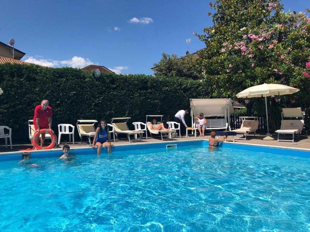 Hotel Capitol San Mauro Mare Екстер'єр фото