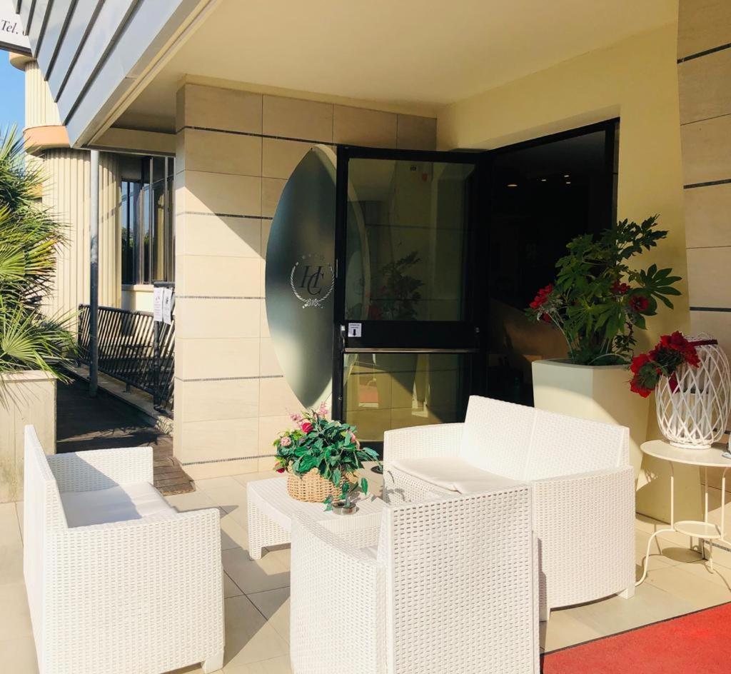 Hotel Capitol San Mauro Mare Екстер'єр фото