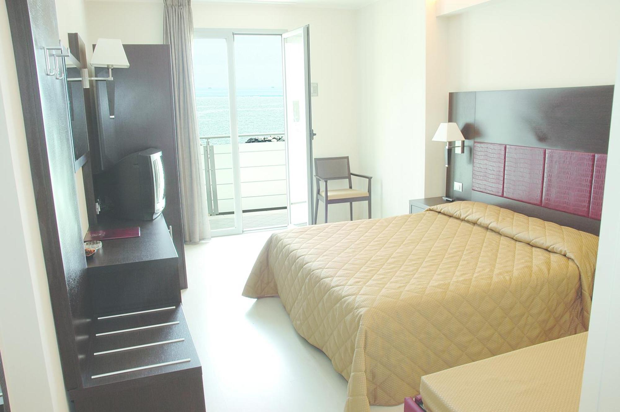 Hotel Capitol San Mauro Mare Екстер'єр фото