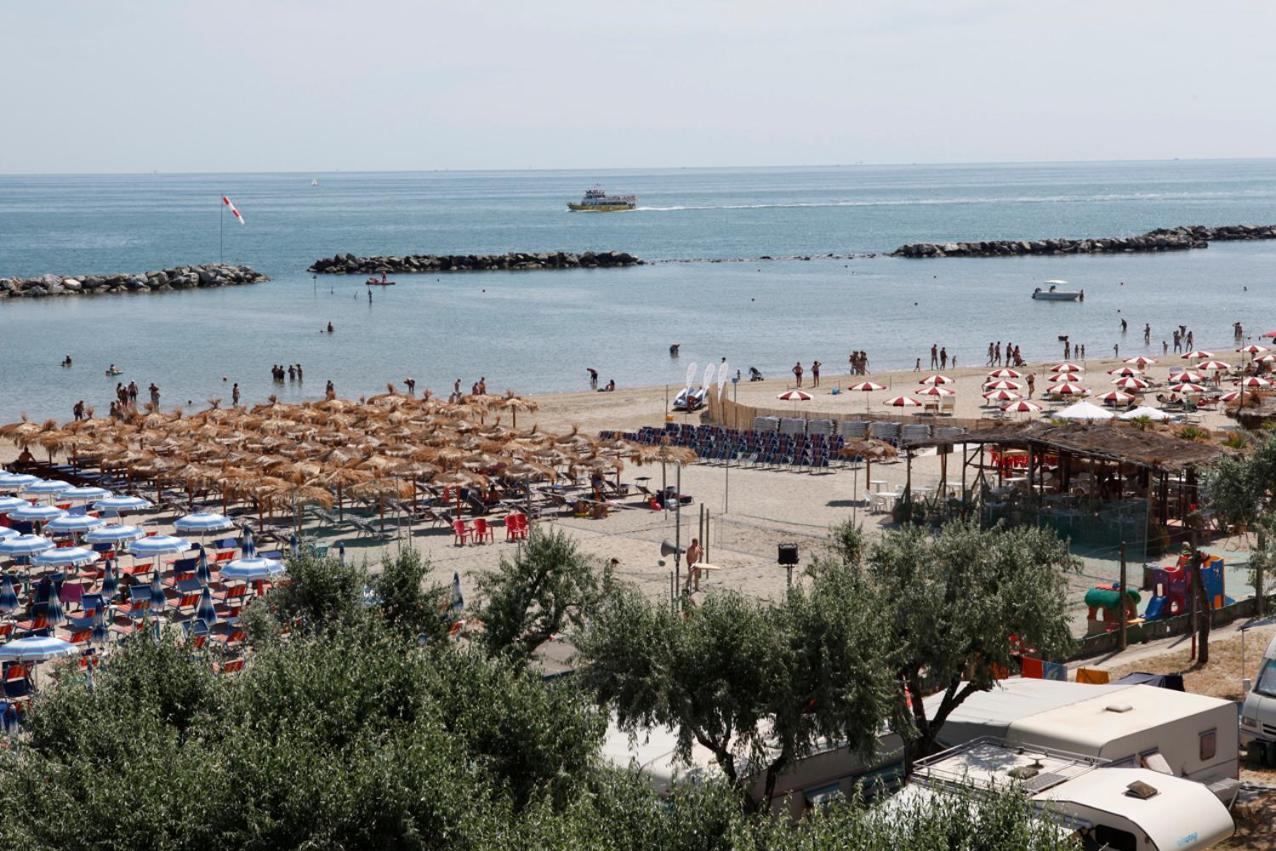 Hotel Capitol San Mauro Mare Екстер'єр фото