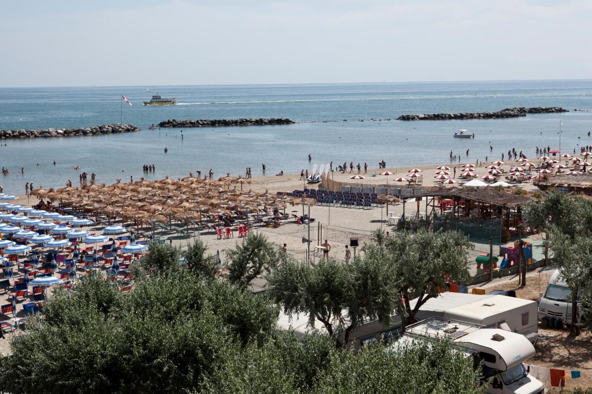 Hotel Capitol San Mauro Mare Екстер'єр фото
