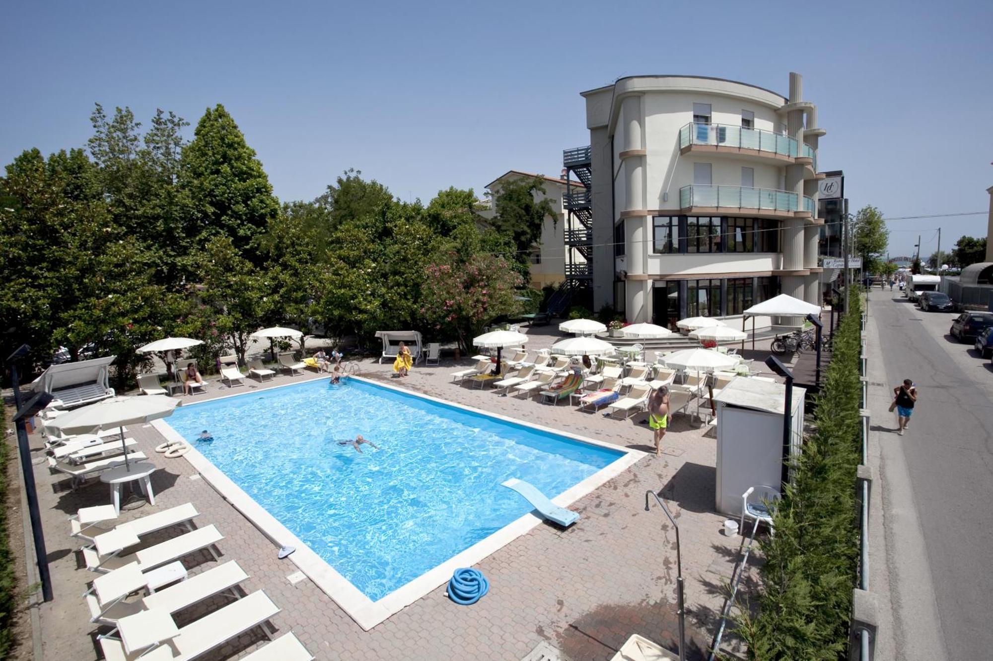 Hotel Capitol San Mauro Mare Екстер'єр фото